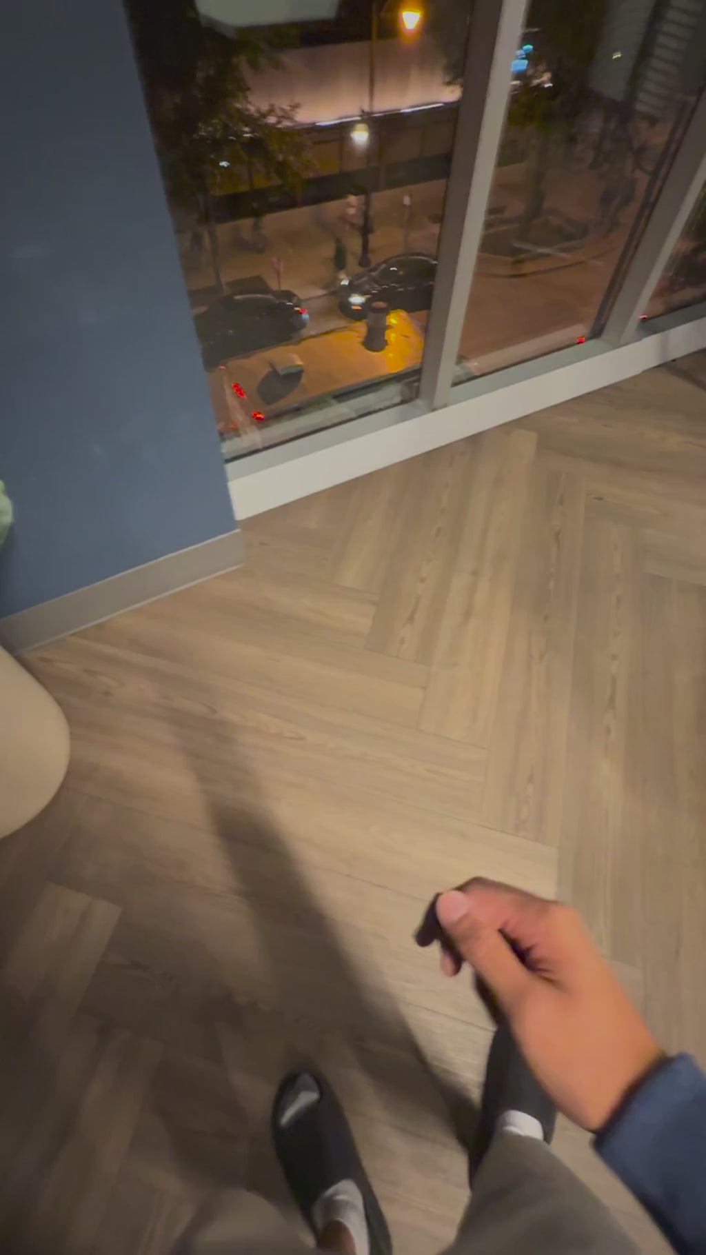 Spinning the Spinstik around a finger